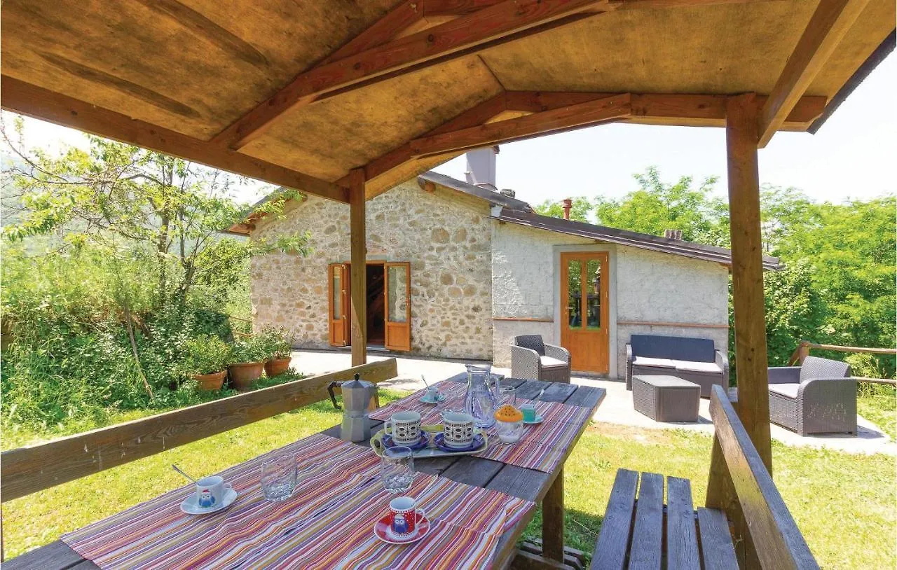 2 Bedroom Pet Friendly Home In Casoli Lu 0*, Cocciglia Italy